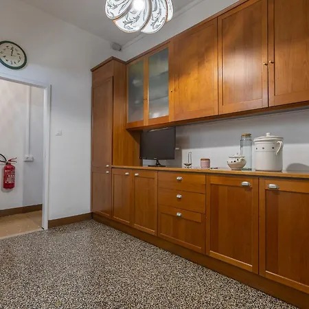 Guesthost - Gina's Garden X4 Apartment Bologna