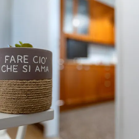 Guesthost - Gina's Garden X4