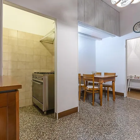 Guesthost - Gina's Garden X4 *