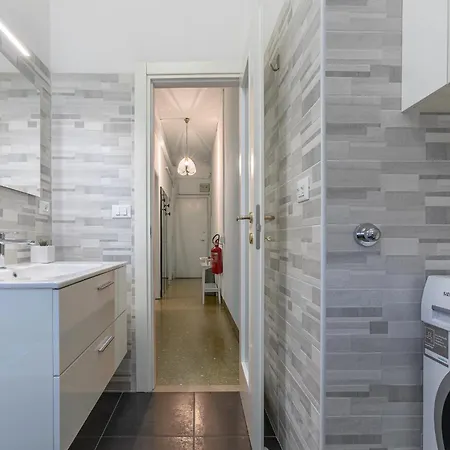 Guesthost - Gina's Garden X4