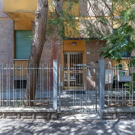 Apartmán Guesthost - Bolognina Quiet With Garden X4